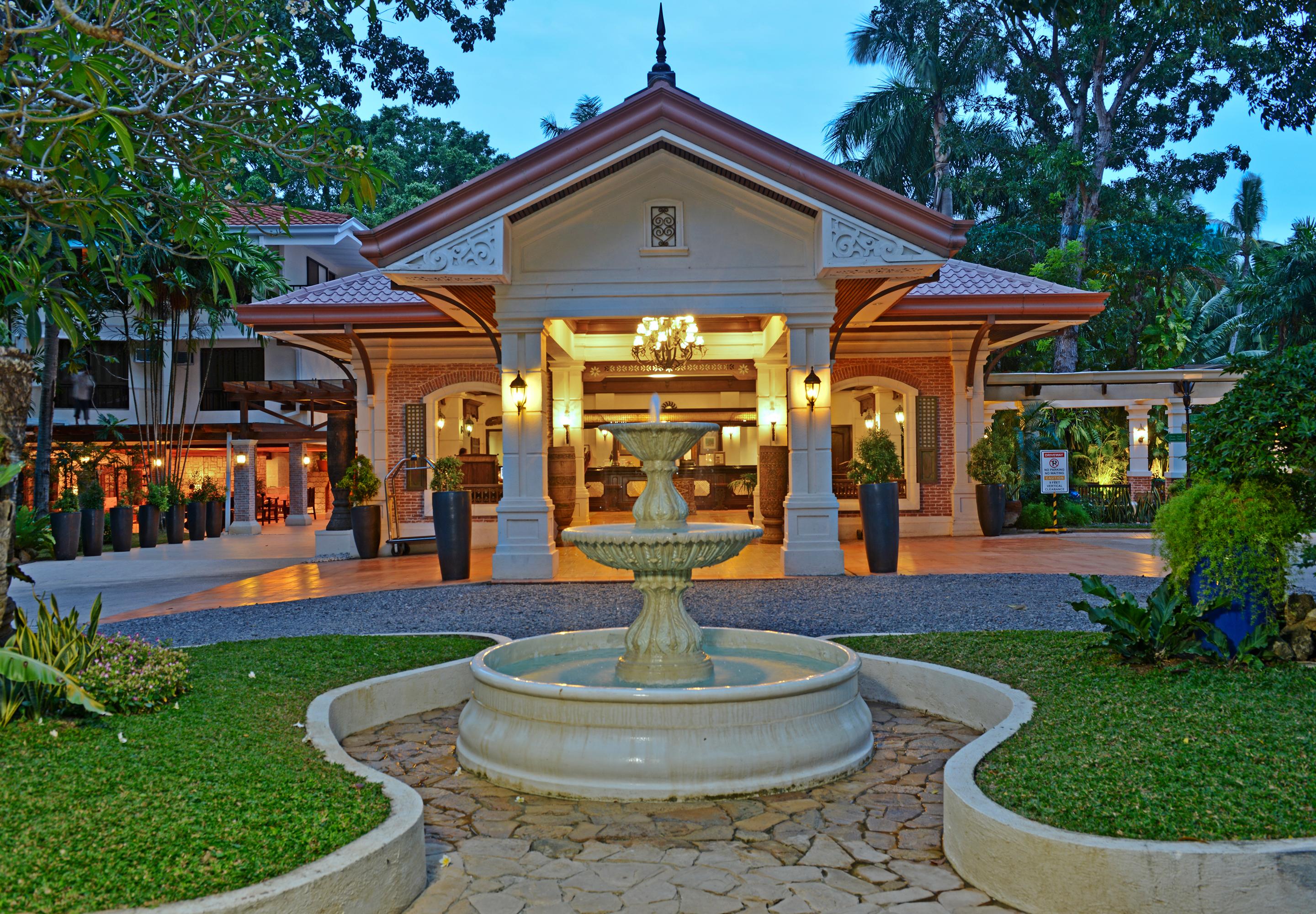 Costabella Tropical Beach Hotel Île de Mactan Extérieur photo