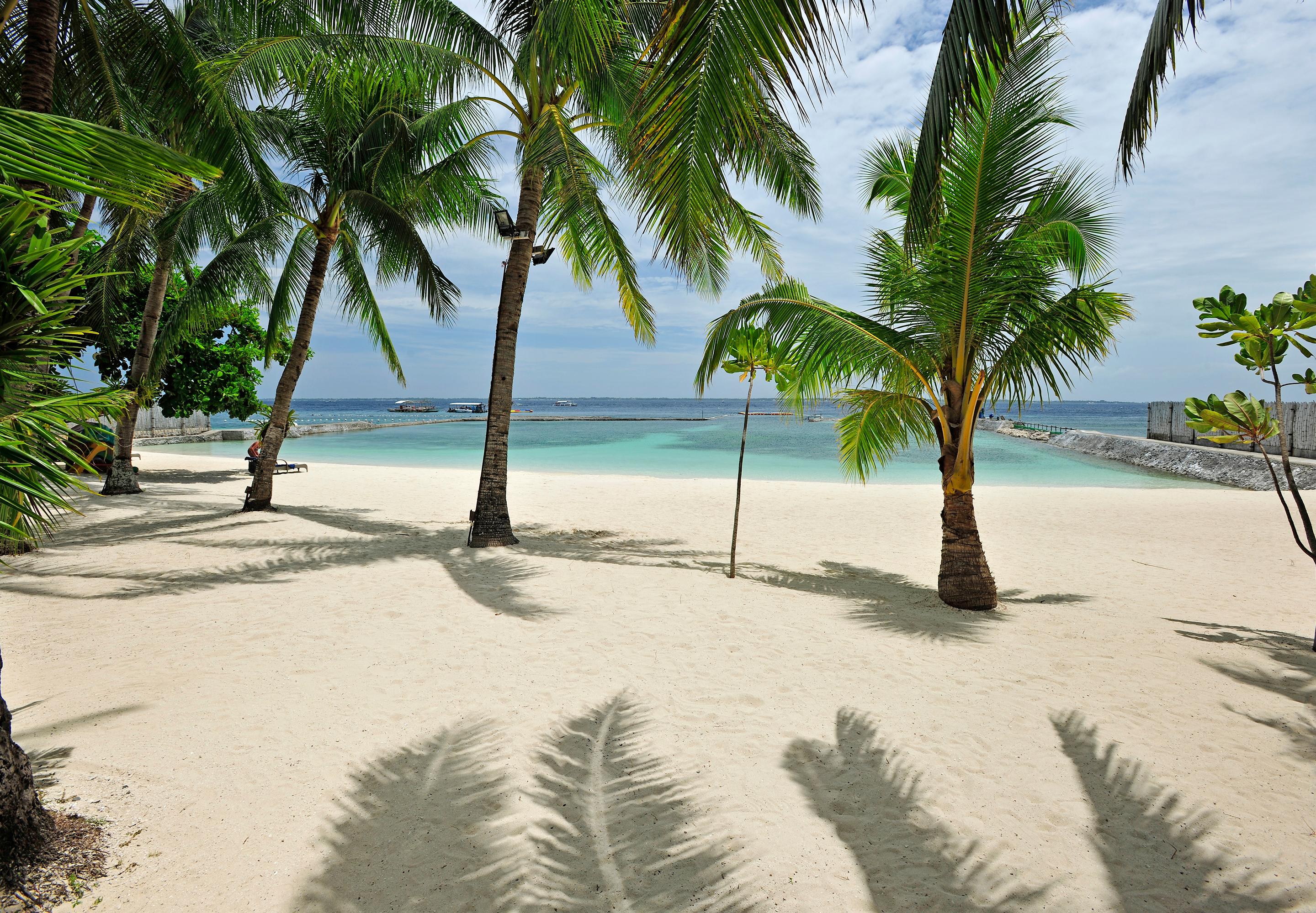 Costabella Tropical Beach Hotel Île de Mactan Extérieur photo